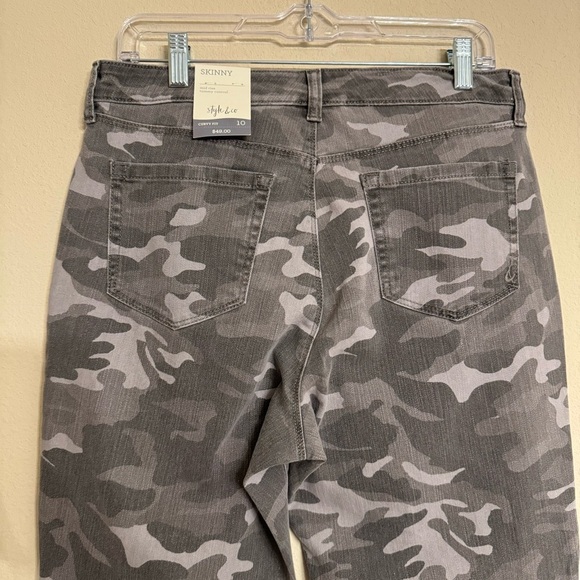 STYLE & CO SKINNY CURVY MID RISE TUMMY CONTROL Gray Falcon CAMO JEANS SIZE 10 - Picture 9 of 16